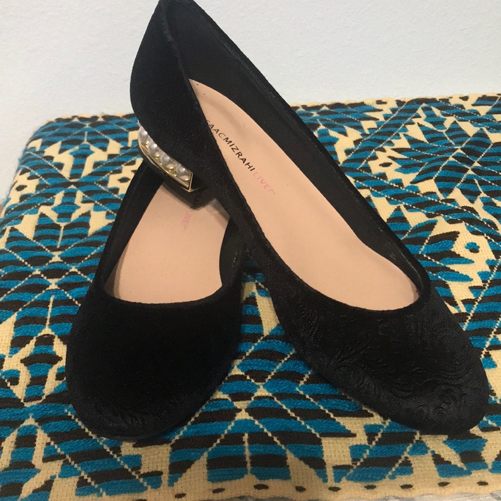 Beautiful, practically new, pumps with pearl heel. Perfect for the holidays!